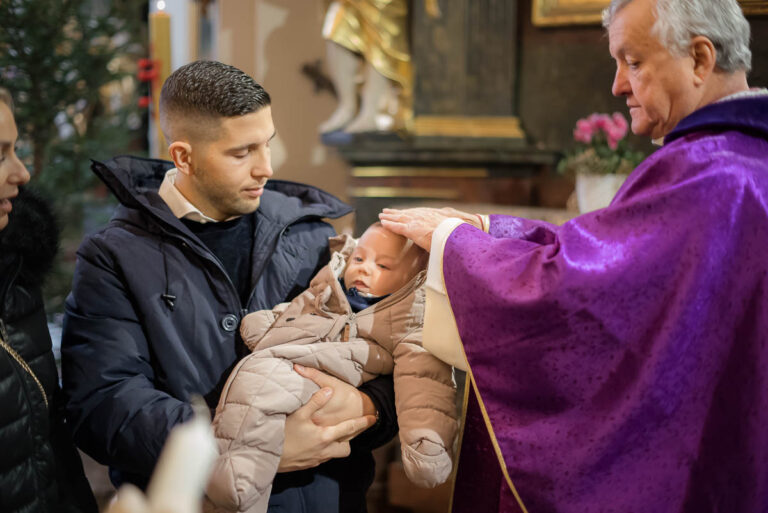 Chrzest swiety w Kosciele Karola Boromeusza na Karczowce w Kielcach 20