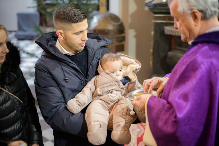 Chrzest swiety w Kosciele Karola Boromeusza na Karczowce w Kielcach 28