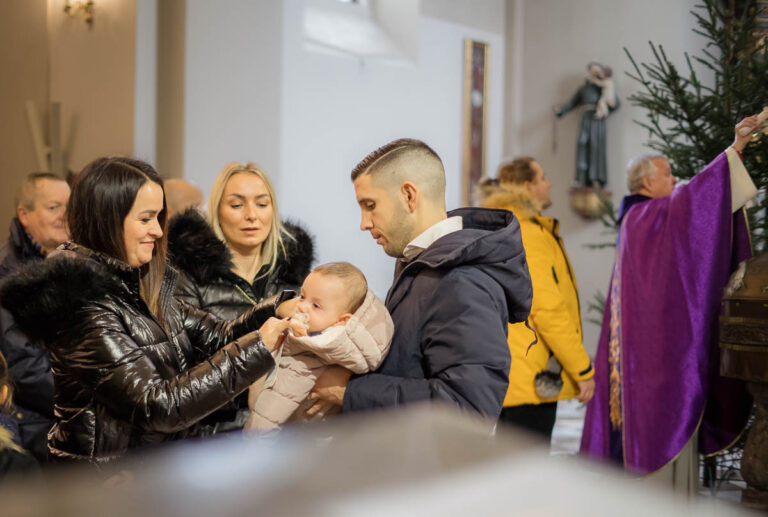 Chrzest swiety w Kosciele Karola Boromeusza na Karczowce w Kielcach 31