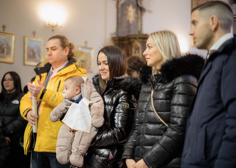 Chrzest swiety w Kosciele Karola Boromeusza na Karczowce w Kielcach 32